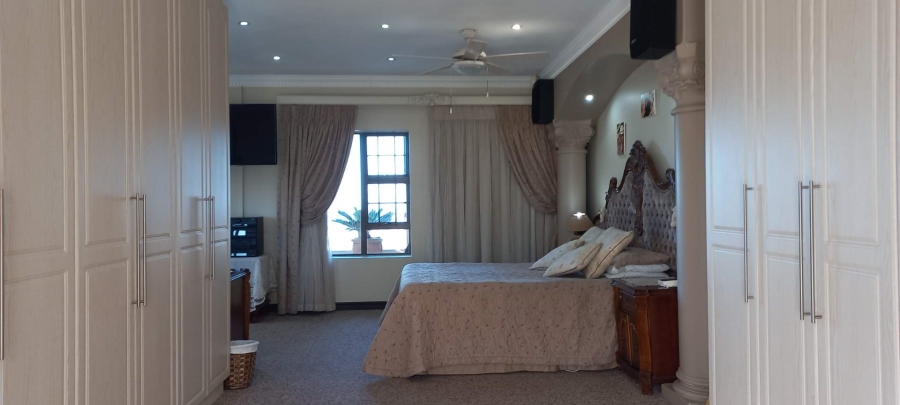 4 Bedroom Property for Sale in Hartenbos Heuwels Western Cape